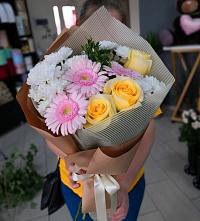 Букет цветов из:  Герберы, Розы и Хризантемы в Присадовом